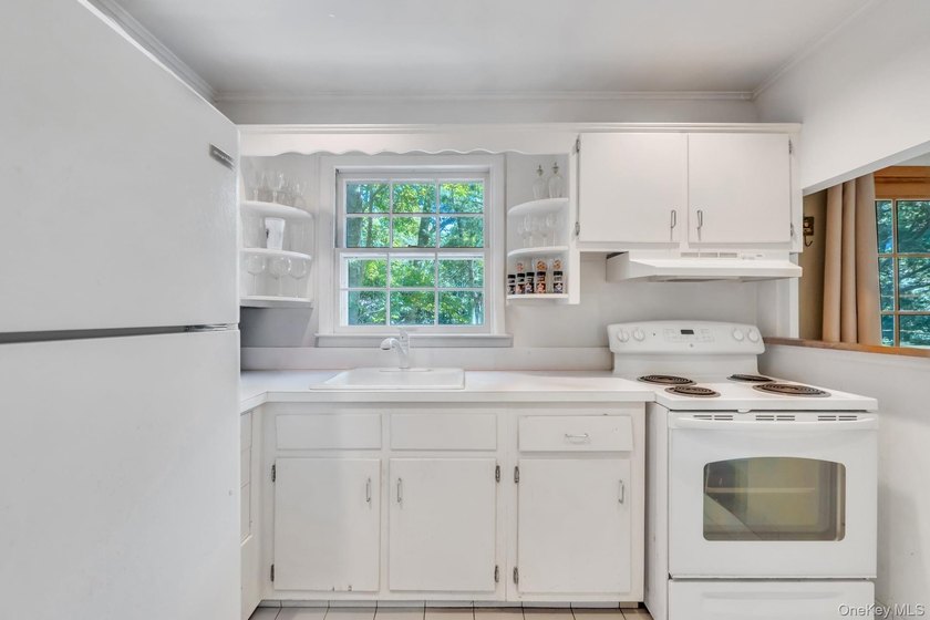 Welcome to your private Hamptons retreat. This beautifully - photo 9