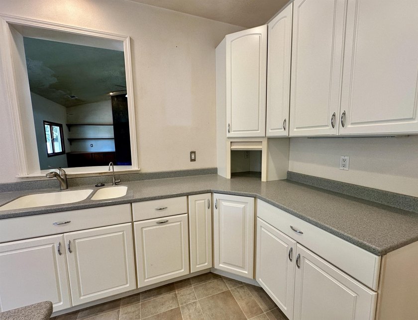 Welcome to 1860 Alexandria Way, a spacious 2,916-square-foot - photo 17