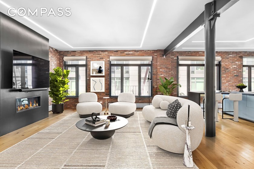 A private keyed elevator opens directly into this expansive SoHo - photo 2