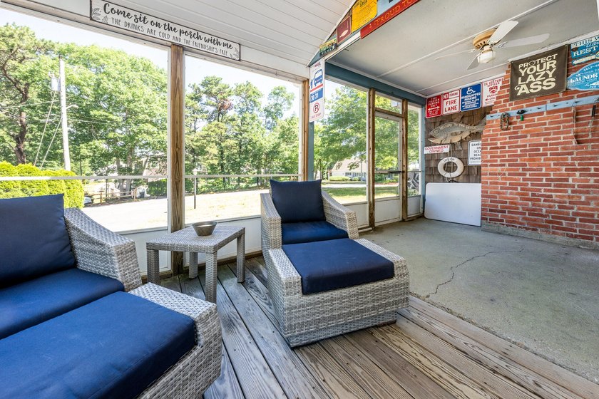 Looking for a beach house or one that feels like it! This home - photo 10