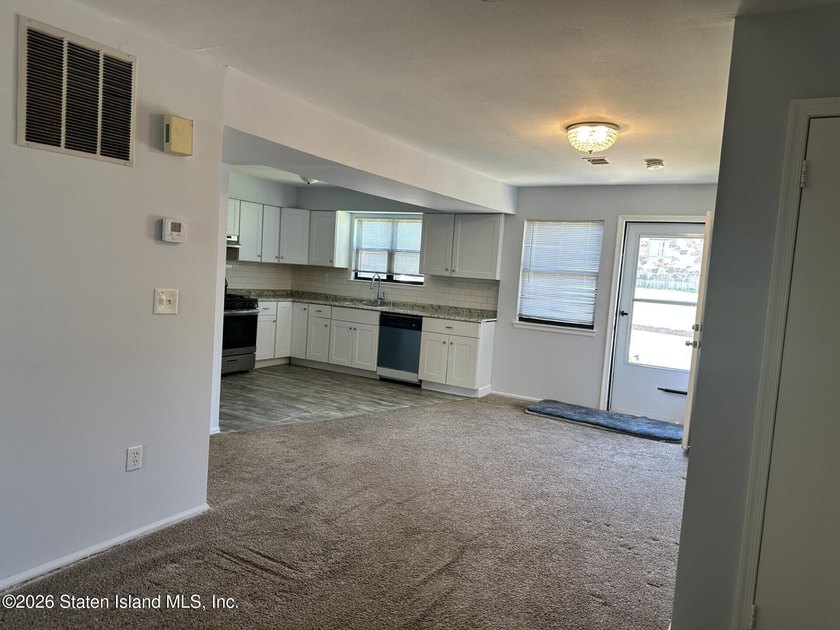Welcome to 27 Bradley Court most sought Willowbrook, Near - photo 2