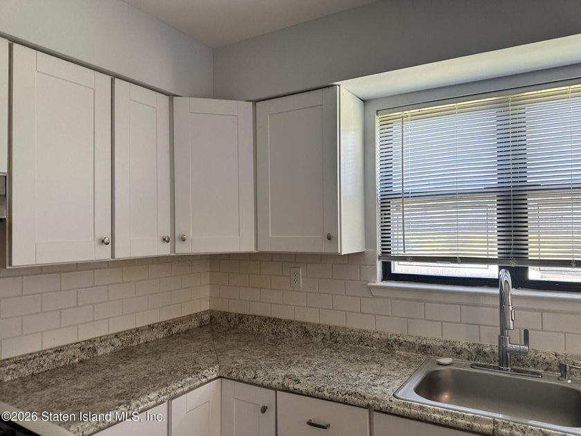 Welcome to 27 Bradley Court most sought Willowbrook, Near - photo 4