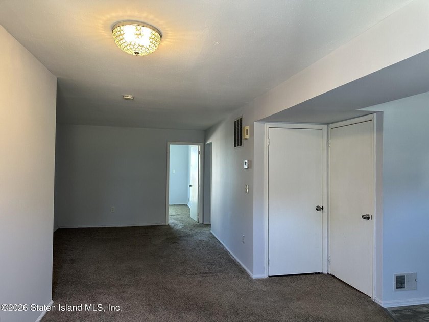 Welcome to 27 Bradley Court most sought Willowbrook, Near - photo 8