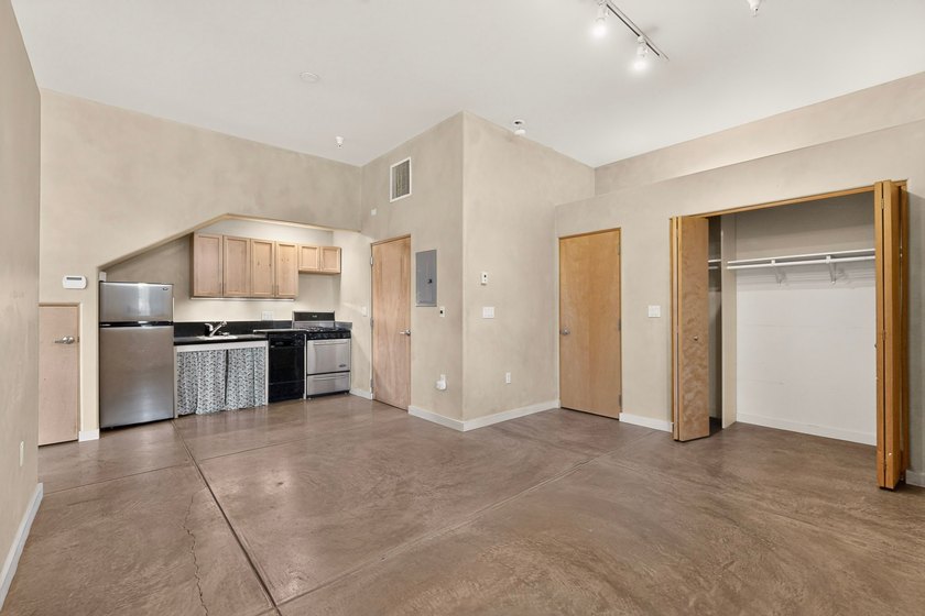 Great live/work condominium unit located in the front of The - photo 7
