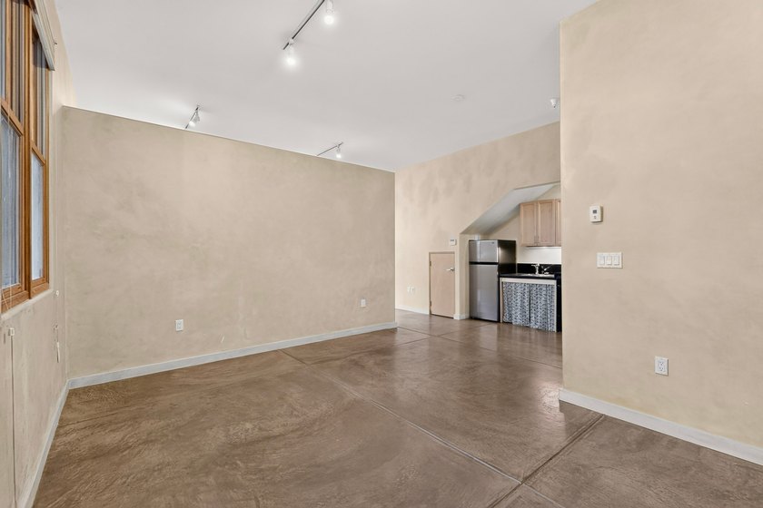 Great live/work condominium unit located in the front of The - photo 10