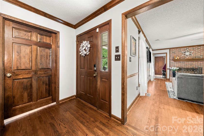 Don't miss out on this charming family home and what it has to - photo 5