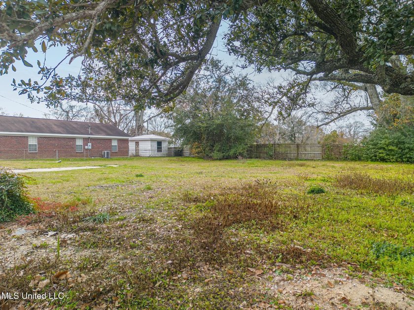 Prime opportunity in Biloxi, MS! This rare double lot is cleared - photo 2