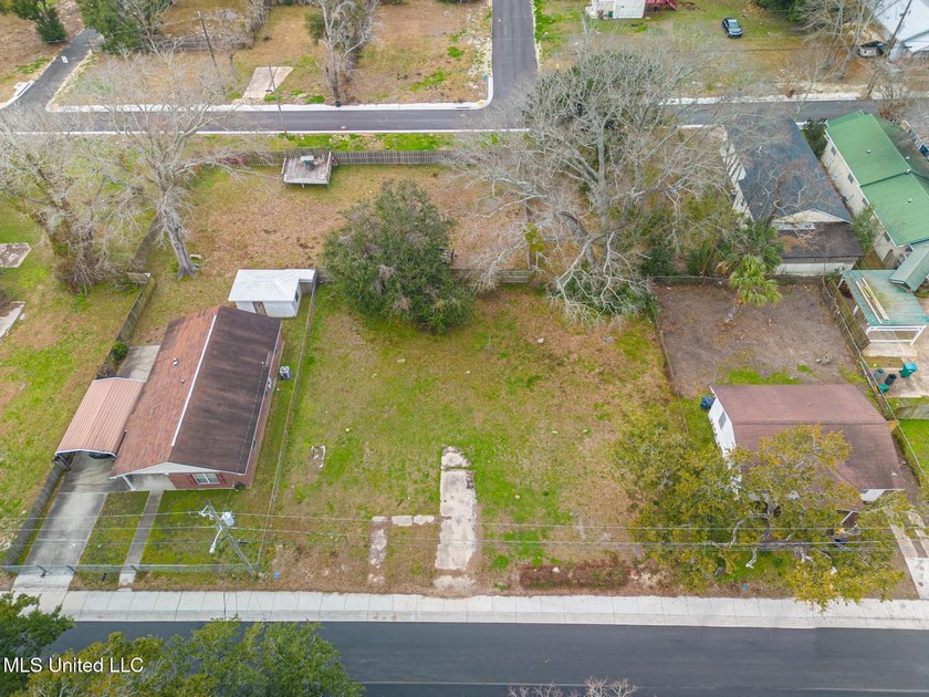 Prime opportunity in Biloxi, MS! This rare double lot is cleared - photo 5