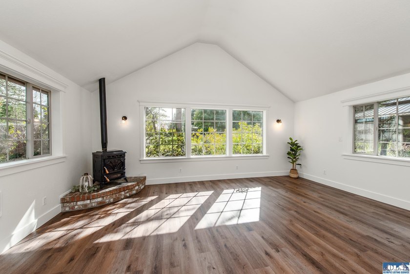 Spacious and beautifully updated 3-bedroom, 3-bath home on 2.80 - photo 19