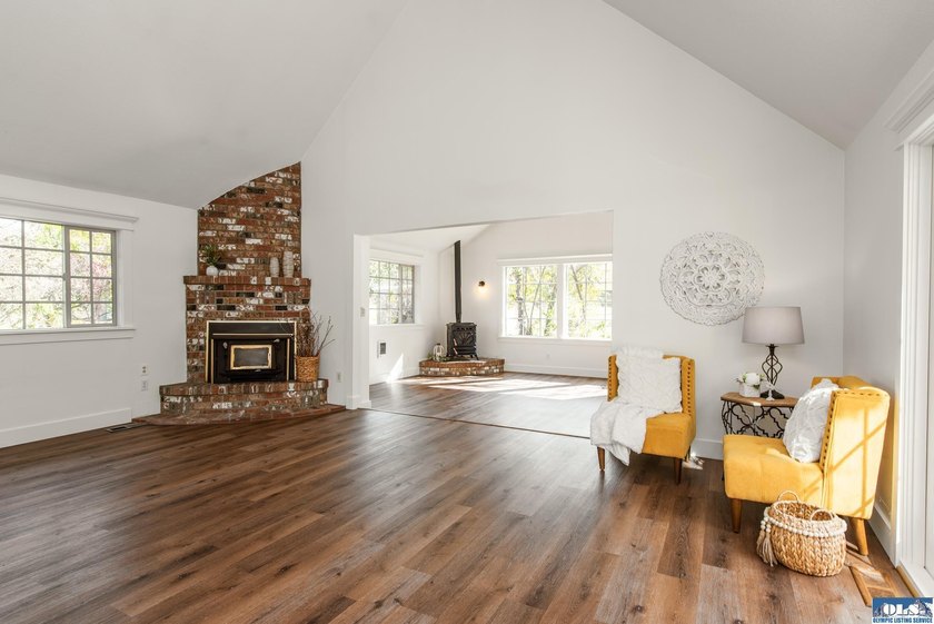 Spacious and beautifully updated 3-bedroom, 3-bath home on 2.80 - photo 23