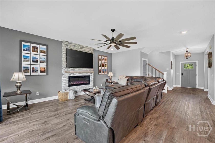 Welcome to this beautifully appointed 4-bedroom, 3 and a half - photo 24