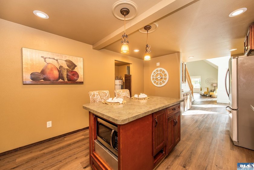 Spacious and beautifully updated 3-bedroom, 3-bath home on 2.80 - photo 29