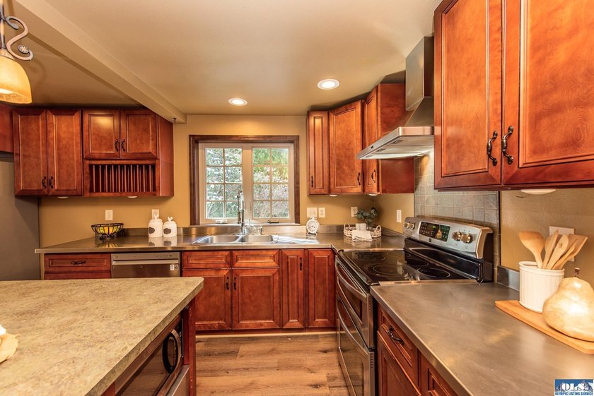 Spacious and beautifully updated 3-bedroom, 3-bath home on 2.80 - photo 30