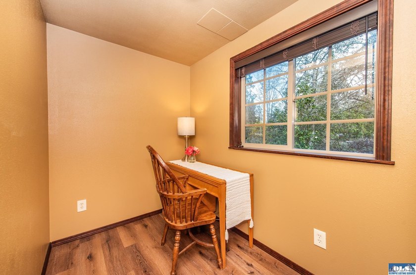 Spacious and beautifully updated 3-bedroom, 3-bath home on 2.80 - photo 31