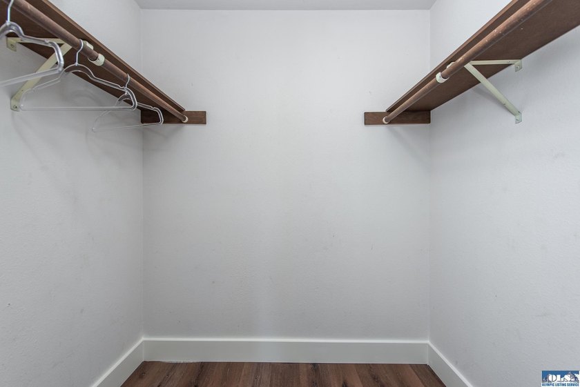 Spacious and beautifully updated 3-bedroom, 3-bath home on 2.80 - photo 35