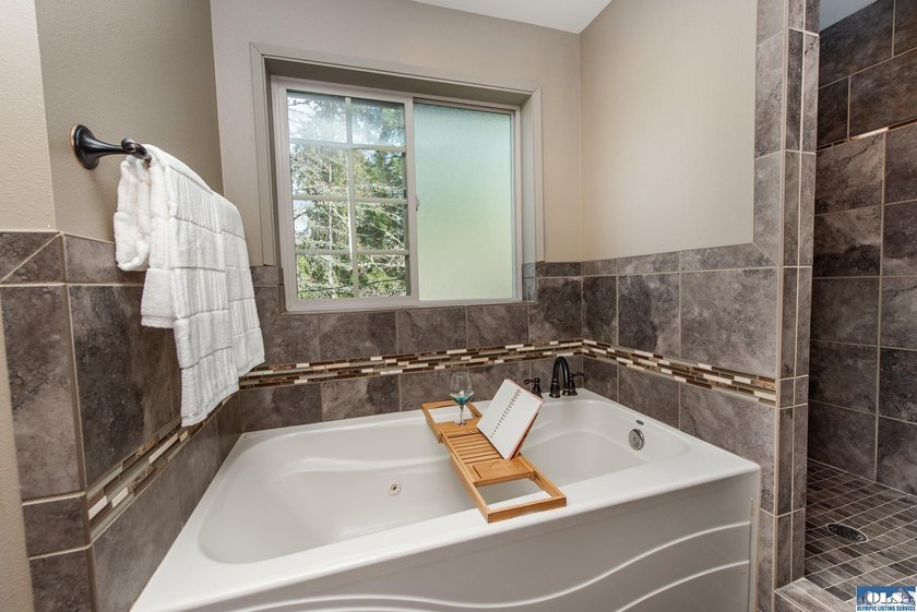 Spacious and beautifully updated 3-bedroom, 3-bath home on 2.80 - photo 41