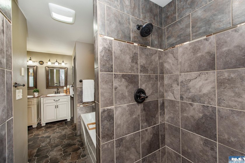 Spacious and beautifully updated 3-bedroom, 3-bath home on 2.80 - photo 42