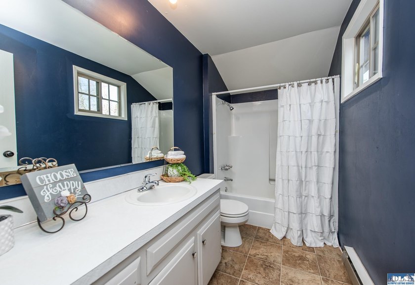 Spacious and beautifully updated 3-bedroom, 3-bath home on 2.80 - photo 44