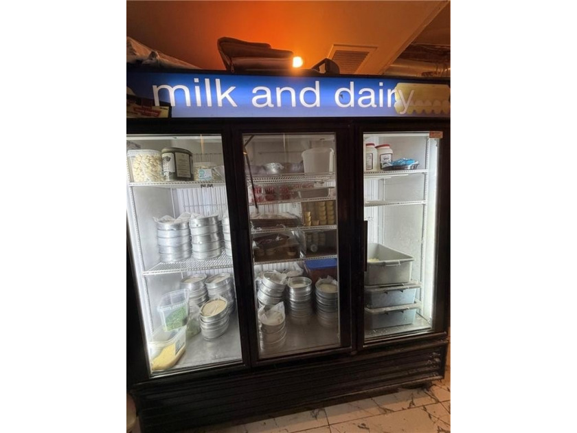 Exceptional opportunity to acquire a fully equipped pizzeria in - photo 8