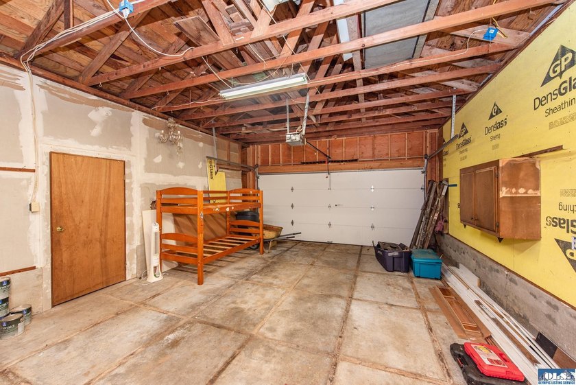 Spacious and beautifully updated 3-bedroom, 3-bath home on 2.80 - photo 48