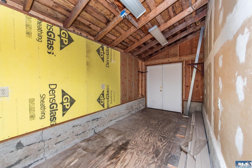 Spacious and beautifully updated 3-bedroom, 3-bath home on 2.80 - photo 49