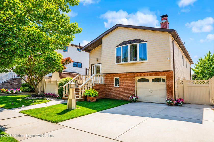Welcome to 52 Vineland Avenue located in Huguenot. Spacious &amp; - photo 2