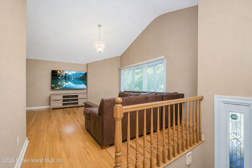 Welcome to 52 Vineland Avenue located in Huguenot. Spacious &amp; - photo 5