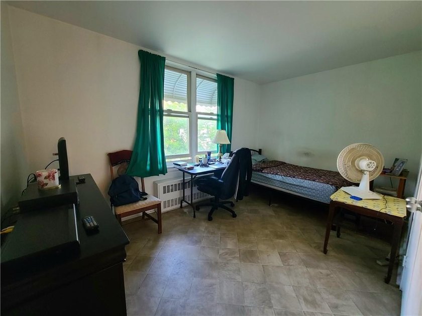 Very Nice AND Highly Affordable One Family Semi-Detached Home in - photo 10