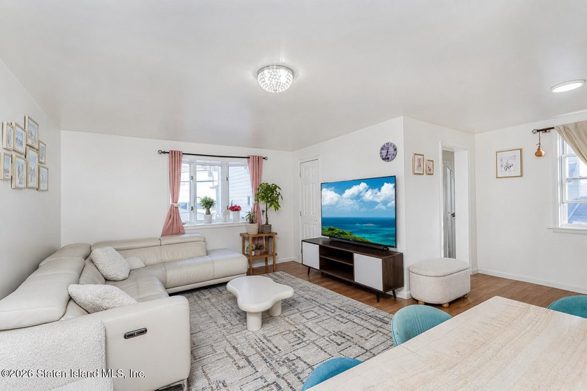 Welcome to 255 Saint Marys Ave convenient located. just 5 - photo 3