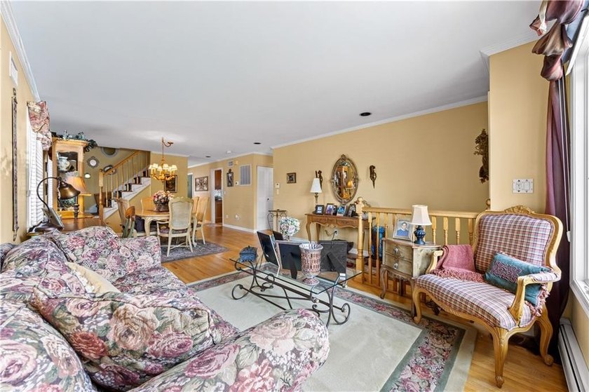 Welcome to 4711 Hylan Boulevard, a beautiful detached - photo 4