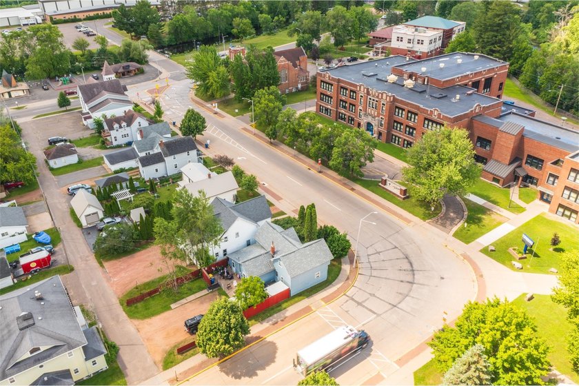 Investors, take notice! This well-maintained duplex in the City - photo 4