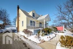 PRIME LOCATION! Well-maintained, spacious, professional office - photo 2