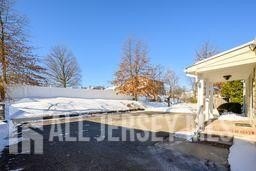 PRIME LOCATION! Well-maintained, spacious, professional office - photo 7