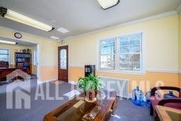 PRIME LOCATION! Well-maintained, spacious, professional office - photo 10
