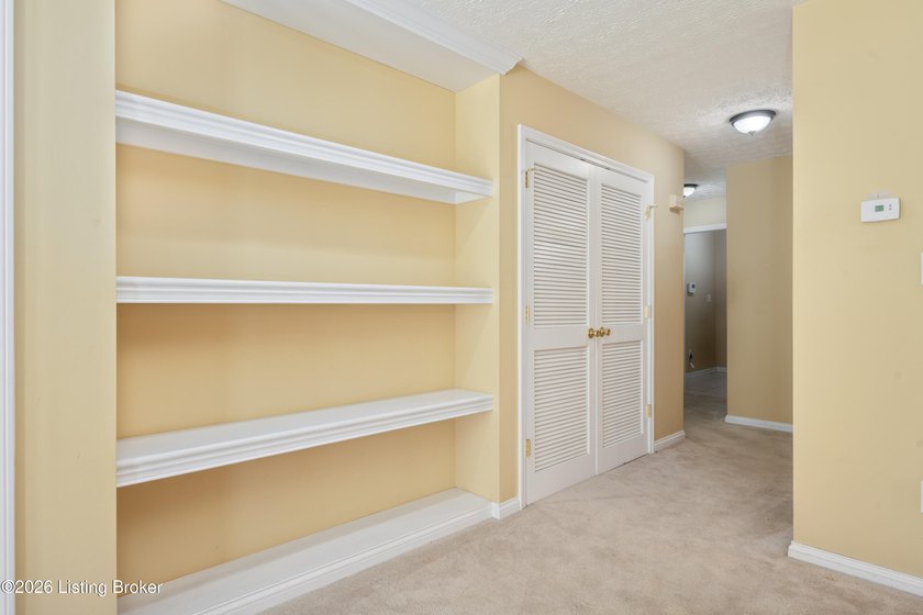 Lovely home priced right to sell. This 2BR 2 full bath open - photo 12