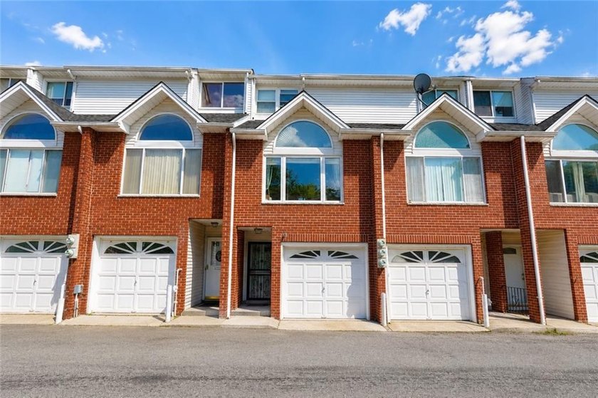 Welcome to 45 Cranford Ct, a beautifully maintained - photo 2