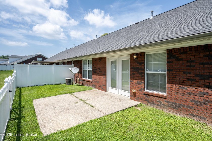 Lovely home priced right to sell. This 2BR 2 full bath open - photo 22