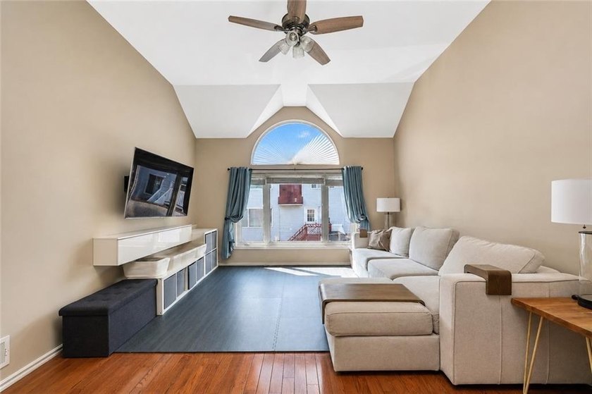 Welcome to 45 Cranford Ct, a beautifully maintained - photo 3