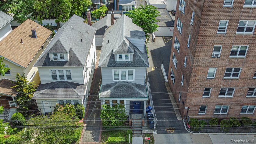 Presenting a beautifully renovated four-level, two-family - photo 25