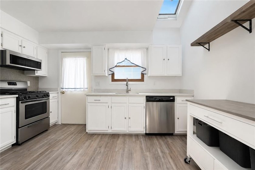 Welcome to 45 Cranford Ct, a beautifully maintained - photo 7