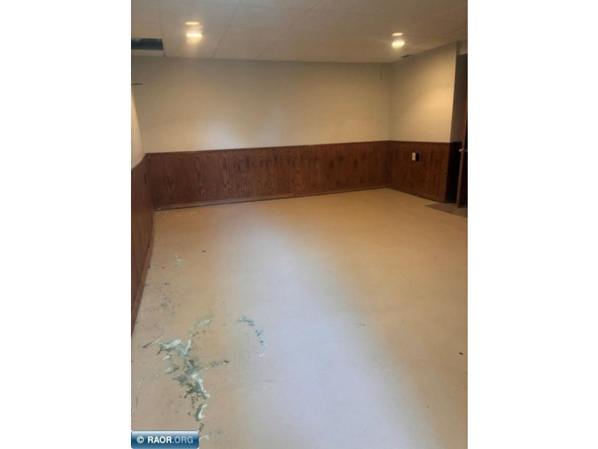 Very nicely appointed home. In a very nice area. 3 Bedroom 1.75 - photo 29