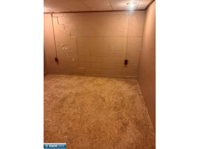 Very nicely appointed home. In a very nice area. 3 Bedroom 1.75 - photo 34