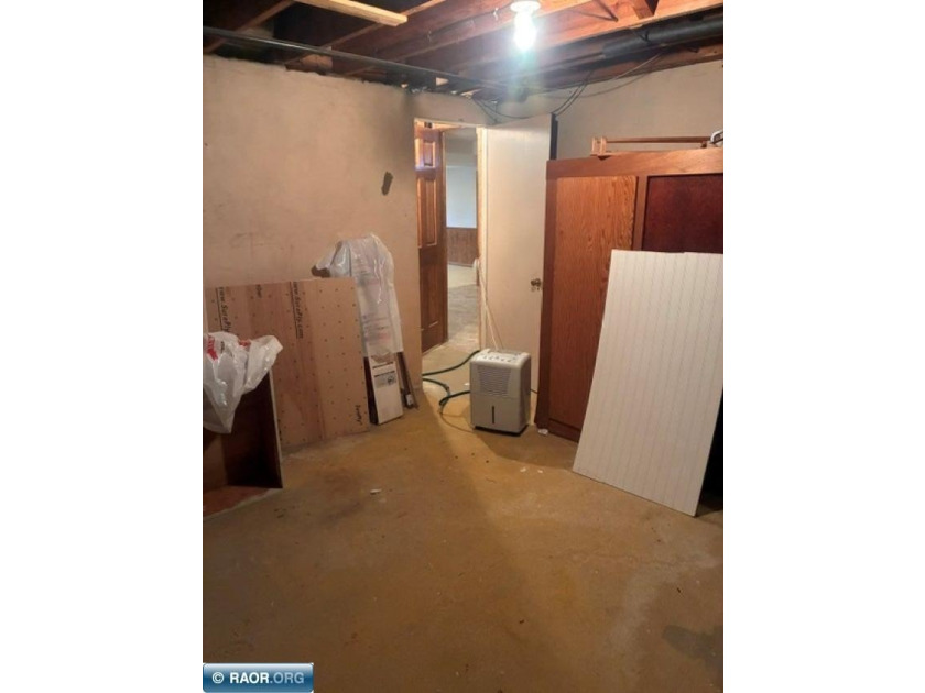 Very nicely appointed home. In a very nice area. 3 Bedroom 1.75 - photo 35