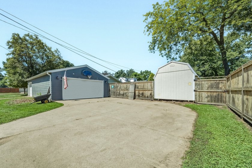 Bigger than it looks and packed with value this 5 bedroom, 2 - photo 5