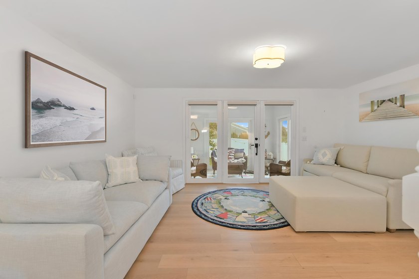7 Oxford offers prime location within close proximity to the - photo 6