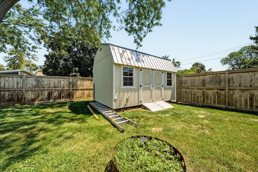 Bigger than it looks and packed with value this 5 bedroom, 2 - photo 9
