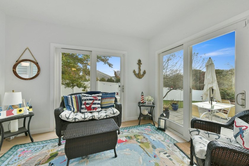 7 Oxford offers prime location within close proximity to the - photo 10