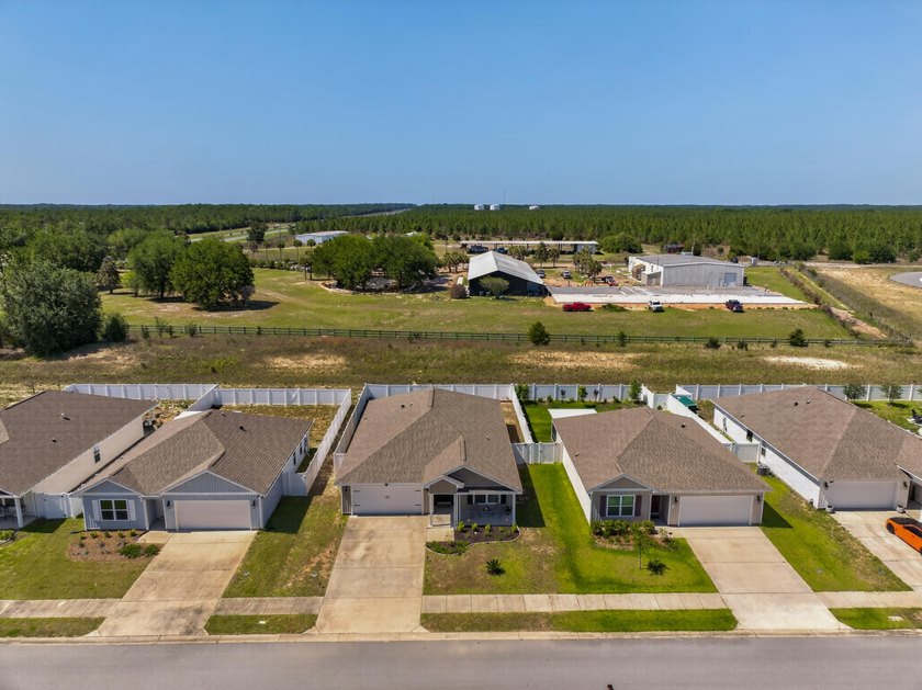 Welcome to 51 Silverthorn Street in Freeport -- a stylish and - photo 8