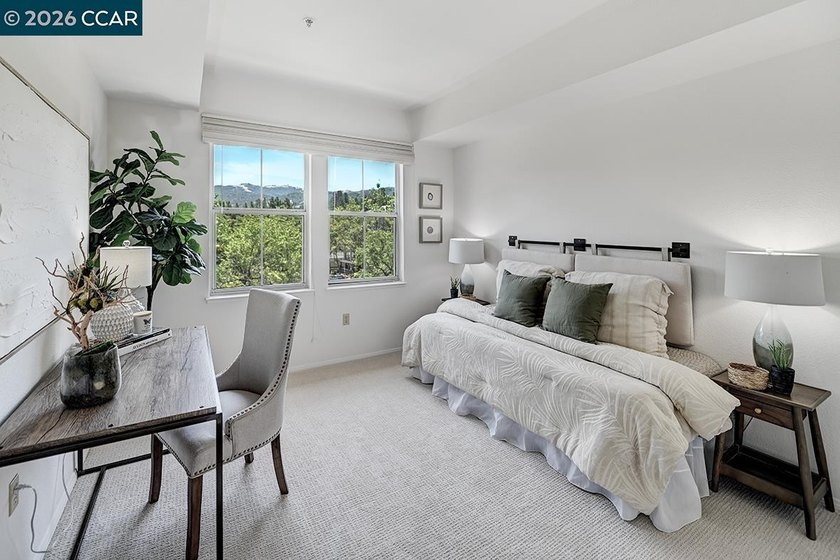 Rarely available penthouse location with beautiful treetop and - photo 22