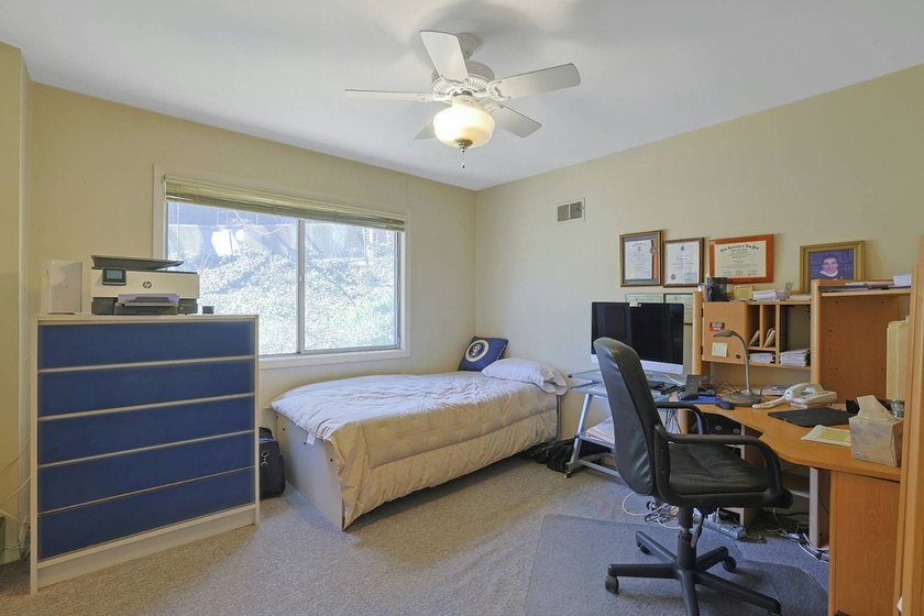 Charming 3-Bd. House with Deck &amp; Patio on Leafy, Private - photo 22